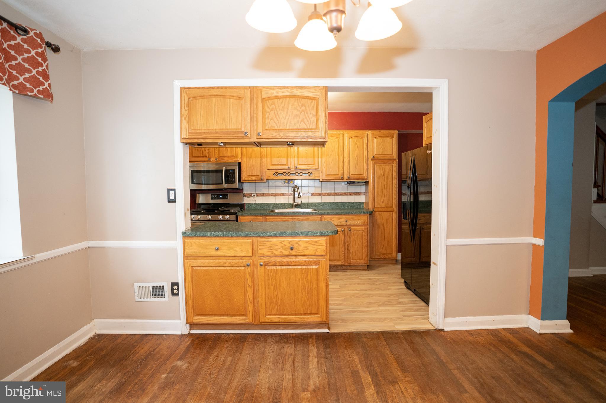 7325 Conley Street Baltimore, MD 21224 - Photo 6 of 30