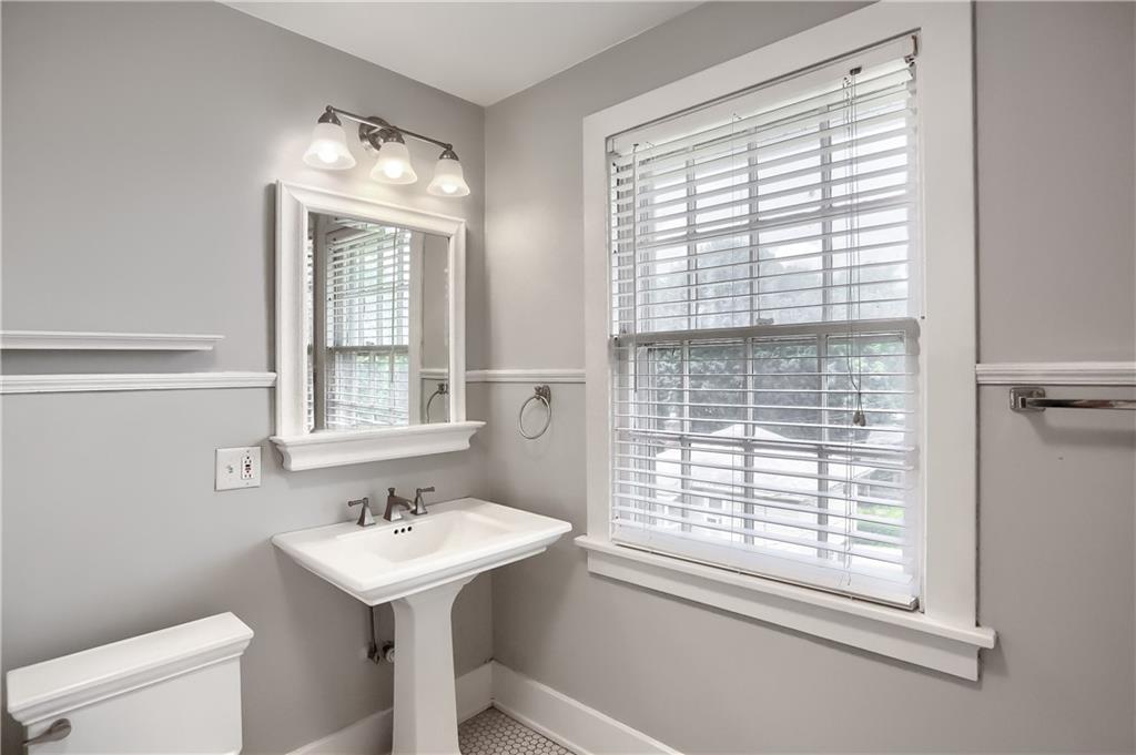 1441 Ridge Avenue Coraopolis, PA 15108 - Photo 19 of 25 Gallery Image 19