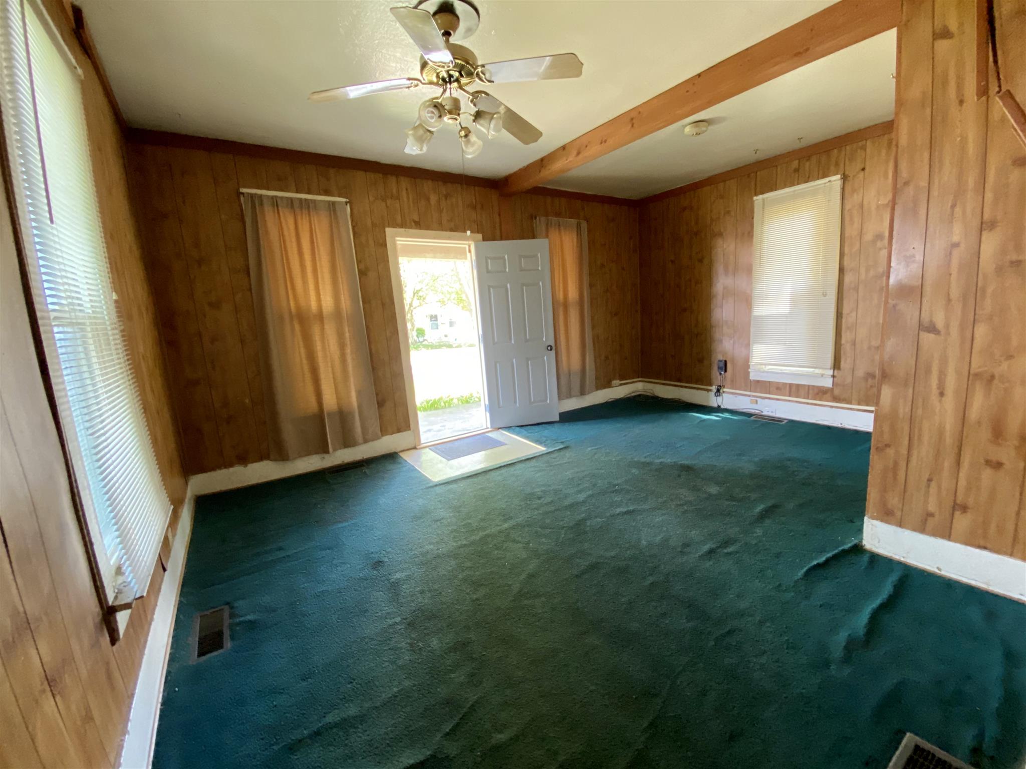 529 West 4th Street Rochester, IN 46975 - Photo 4 of 19