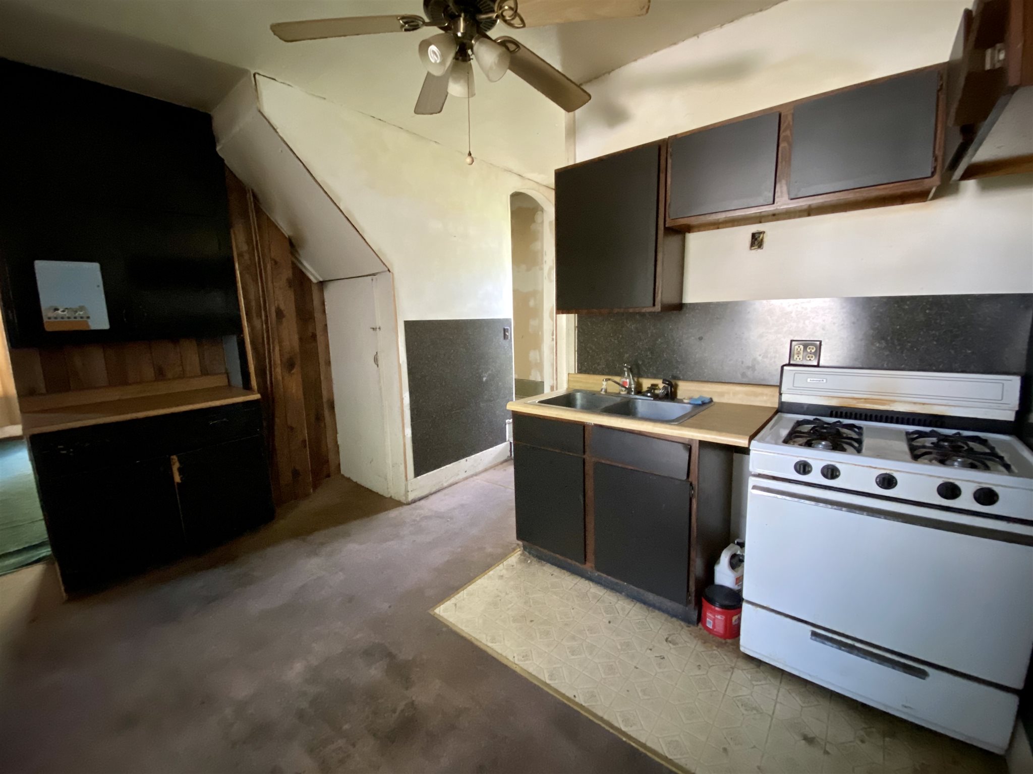 529 West 4th Street Rochester, IN 46975 - Photo 8 of 19