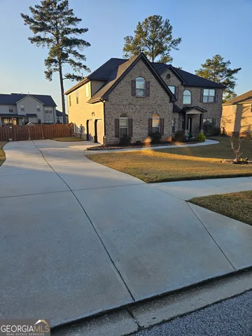 a house view with a outdoor space