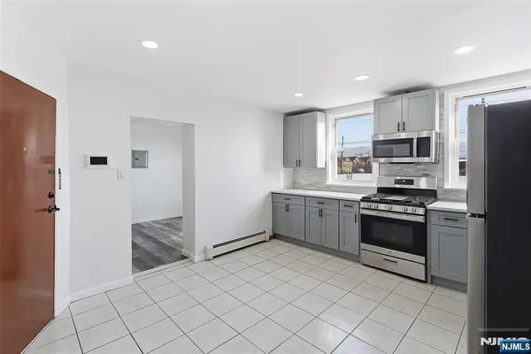 $2,000 | 280 Wilson Avenue, Unit 2L, Kearny, NJ 07032