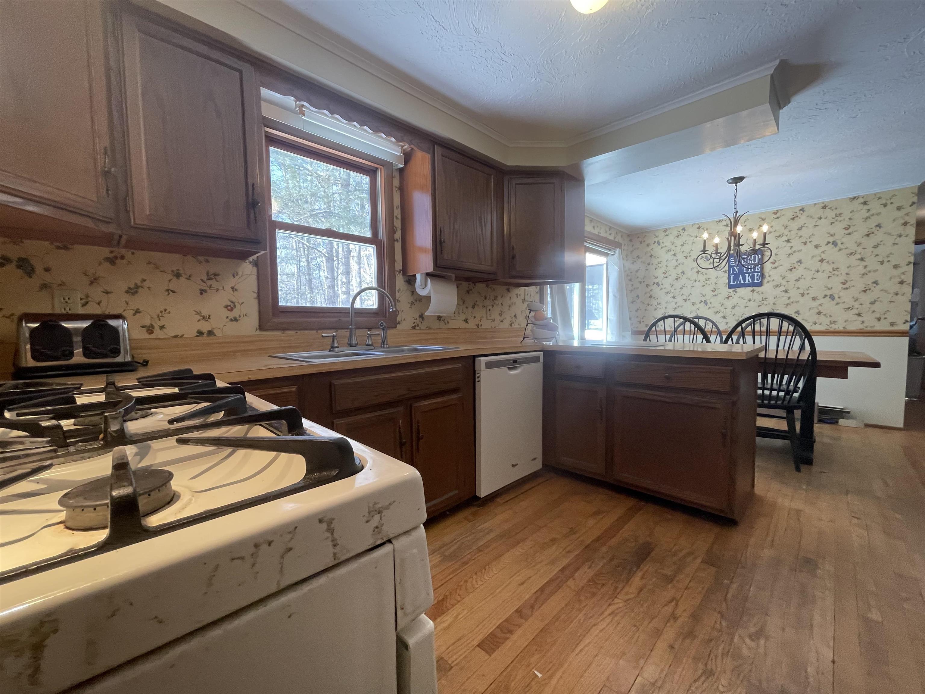 63 Regis Road Laconia, NH 03246 - Photo 6 of 32 Gallery Image 6