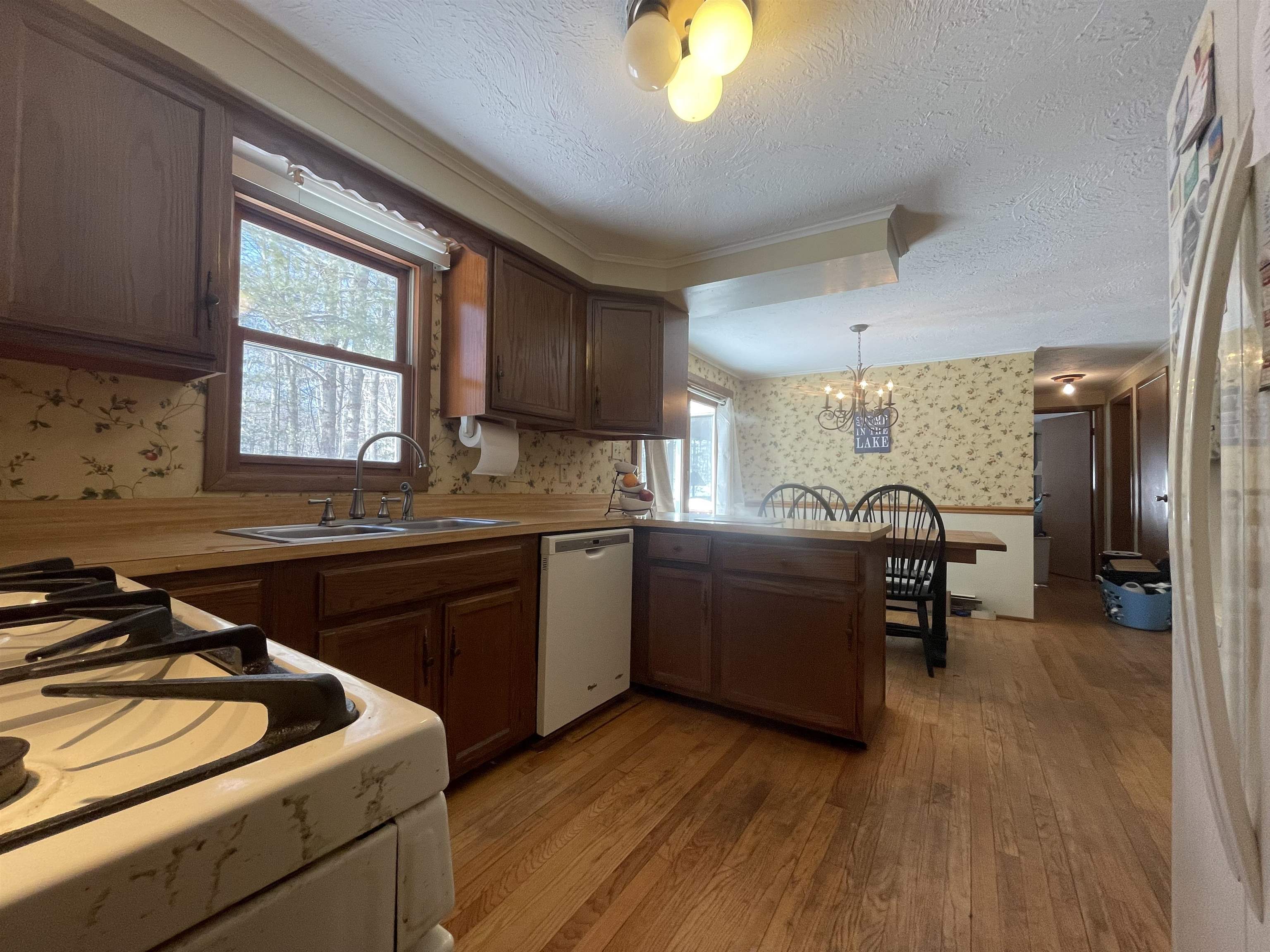 63 Regis Road Laconia, NH 03246 - Photo 7 of 32 Gallery Image 7