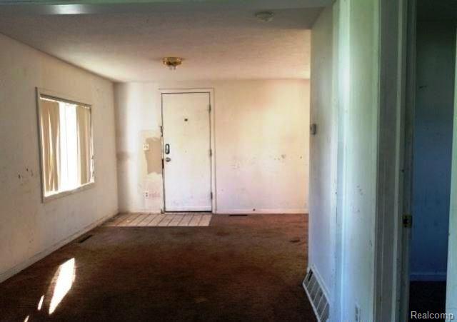 1712 Reo Road Lansing, MI 48910 - Photo 7 of 10 7.jpg