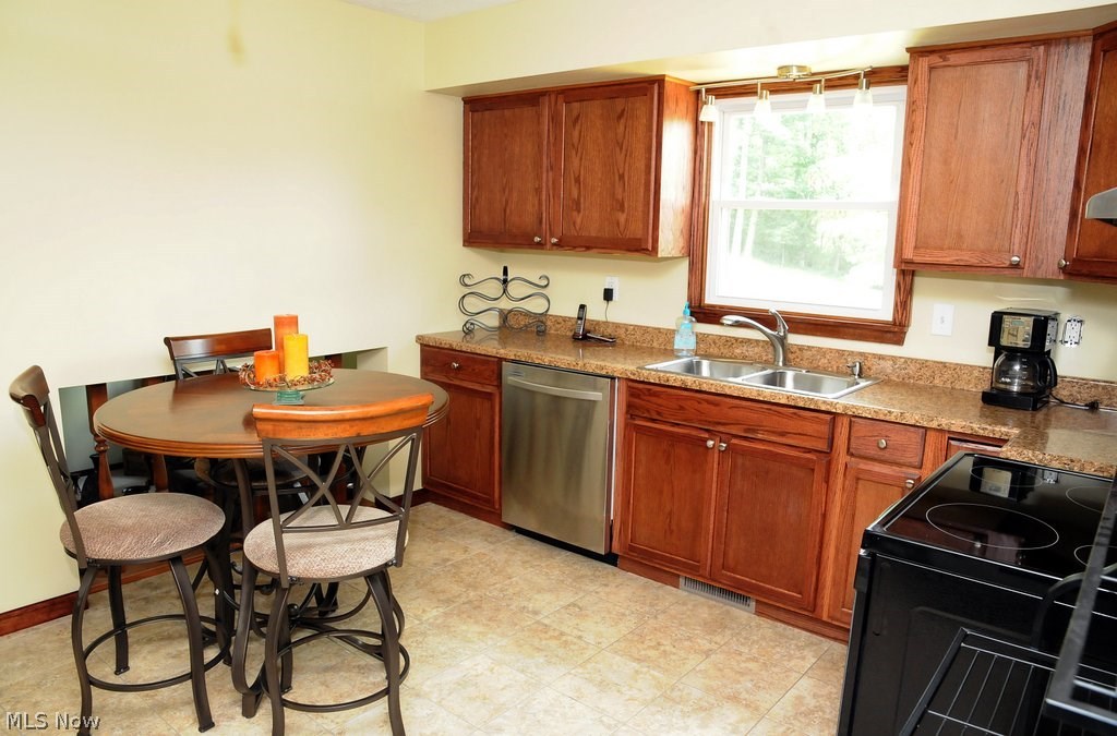 2895 Best Road Cambridge, OH 43725 - Photo 8 of 27 New cupboards, cabinets and coutertop
