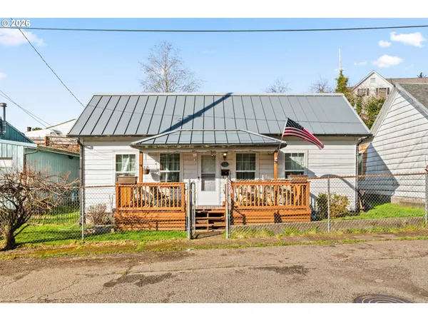 $370,000 | 217 Pitt Street, Gardiner, OR 97441