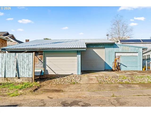 a view of a entryway of the house