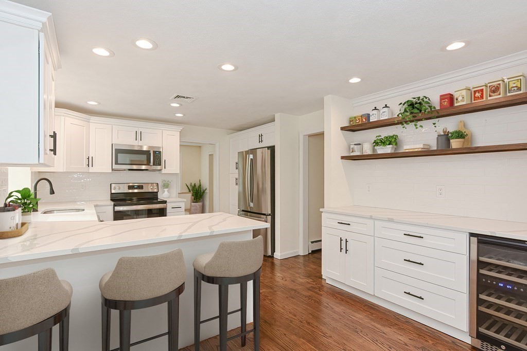 38 Ridge Road Walpole, MA 02081 - Photo 3 of 42 Gallery Image 3