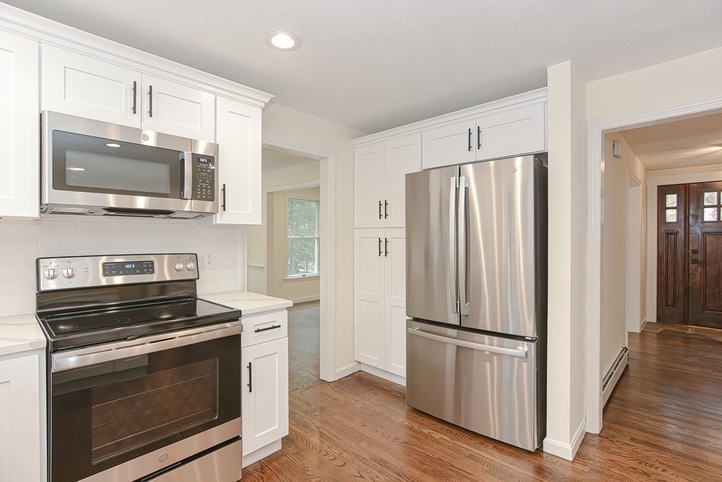 38 Ridge Road Walpole, MA 02081 - Photo 6 of 42 Gallery Image 6