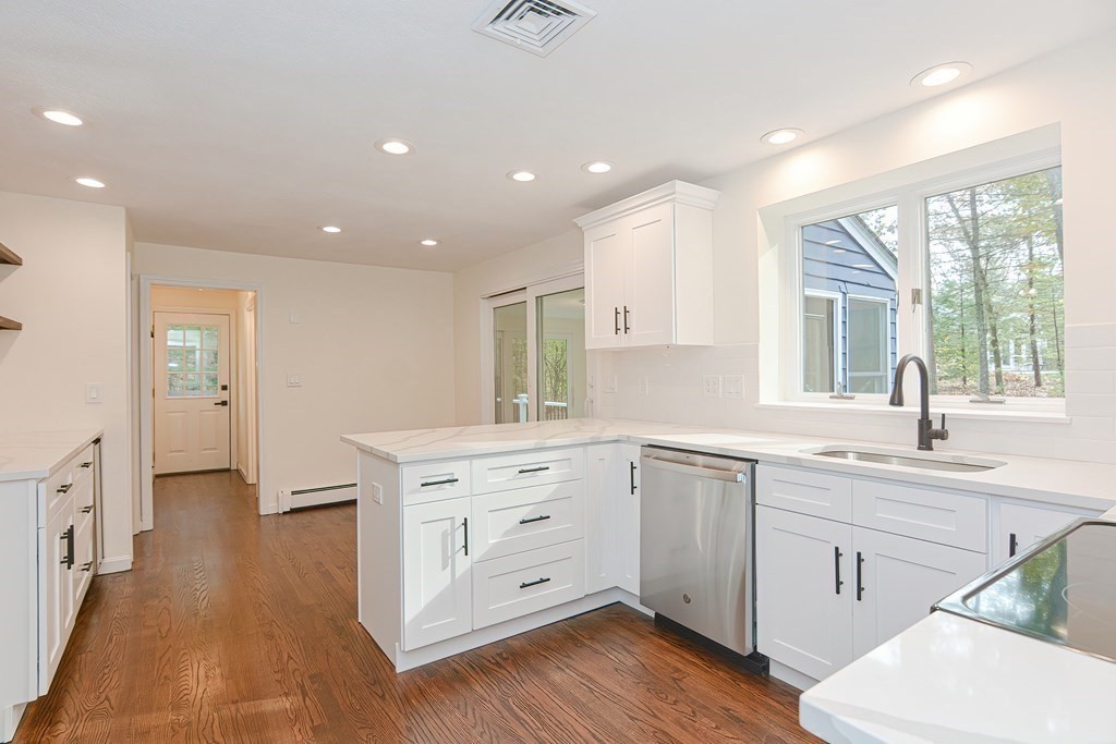 38 Ridge Road Walpole, MA 02081 - Photo 8 of 42 Gallery Image 8