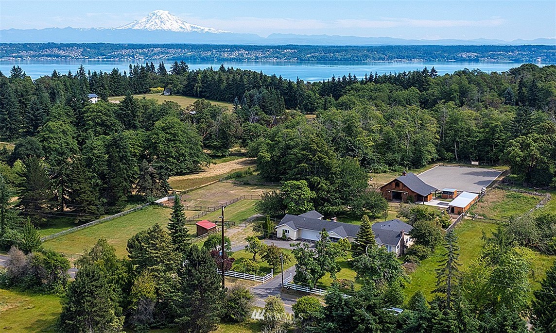 5527 Southwest Point Robinson Road Vashon, WA 98070 - Photo 1 of 39 Gallery Image 1