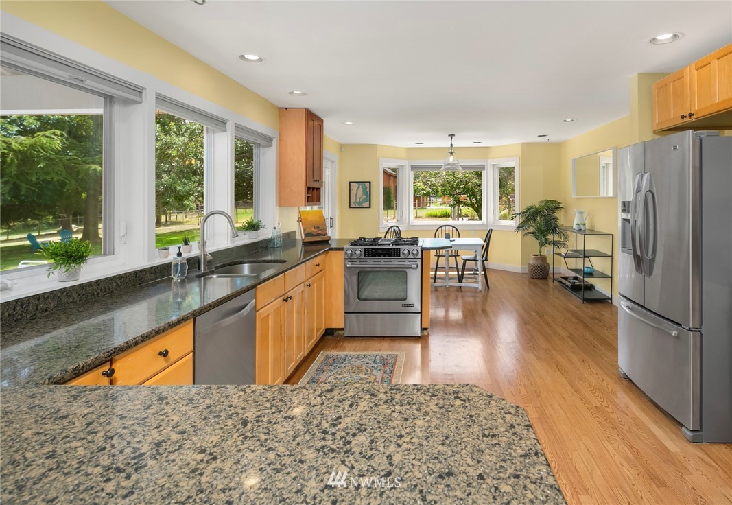 5527 Southwest Point Robinson Road Vashon, WA 98070 - Photo 11 of 39 Gallery Image 11