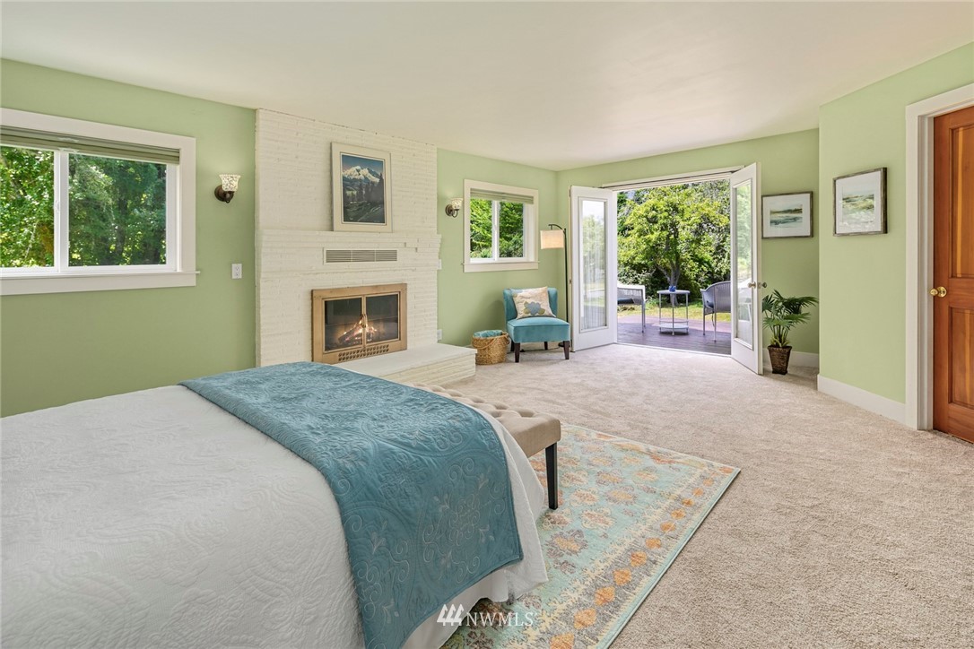 5527 Southwest Point Robinson Road Vashon, WA 98070 - Photo 12 of 39 Gallery Image 12