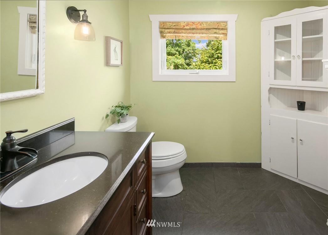 5527 Southwest Point Robinson Road Vashon, WA 98070 - Photo 17 of 39 Gallery Image 17