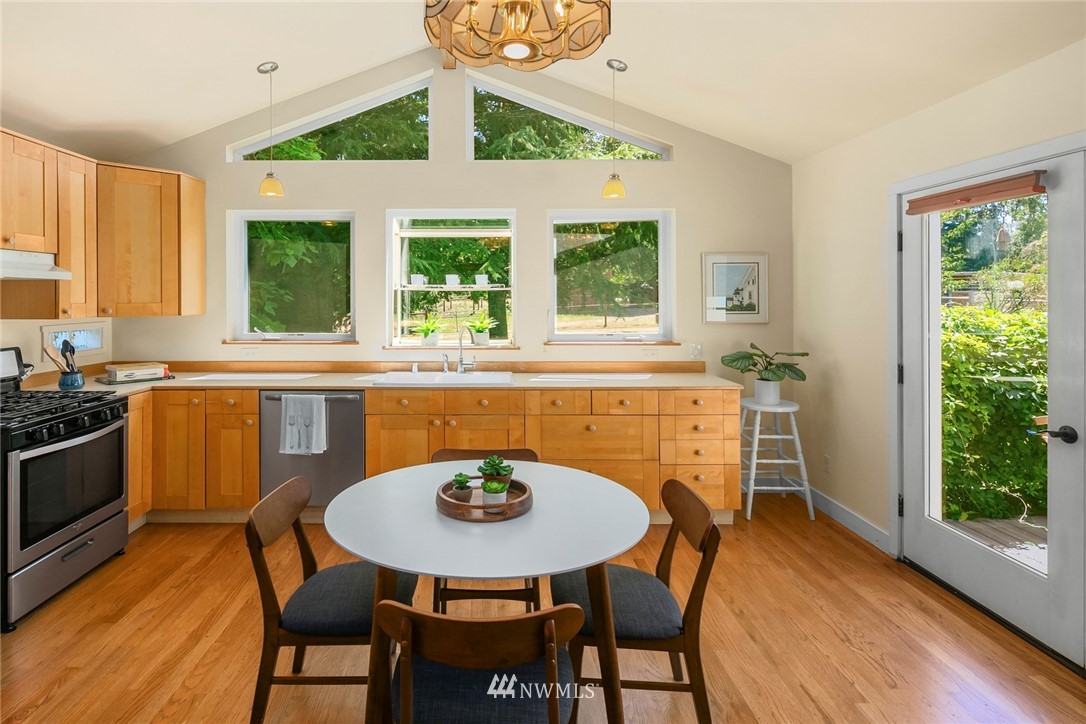 5527 Southwest Point Robinson Road Vashon, WA 98070 - Photo 35 of 39 Gallery Image 35