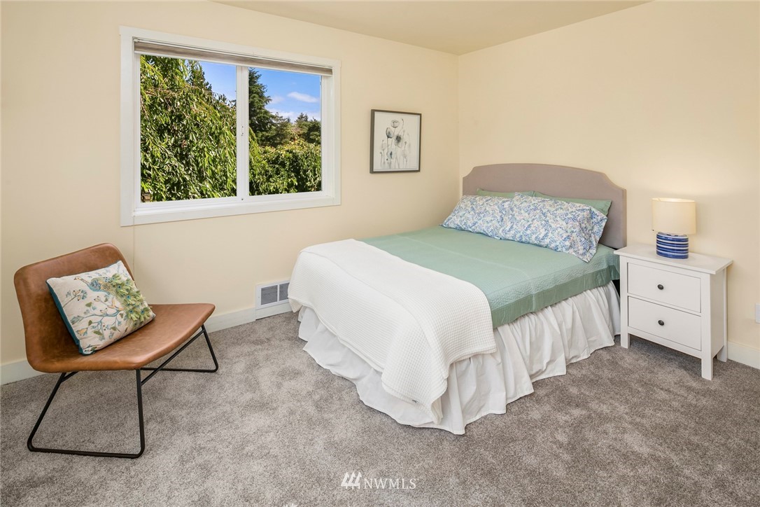 5527 Southwest Point Robinson Road Vashon, WA 98070 - Photo 37 of 39 Gallery Image 37