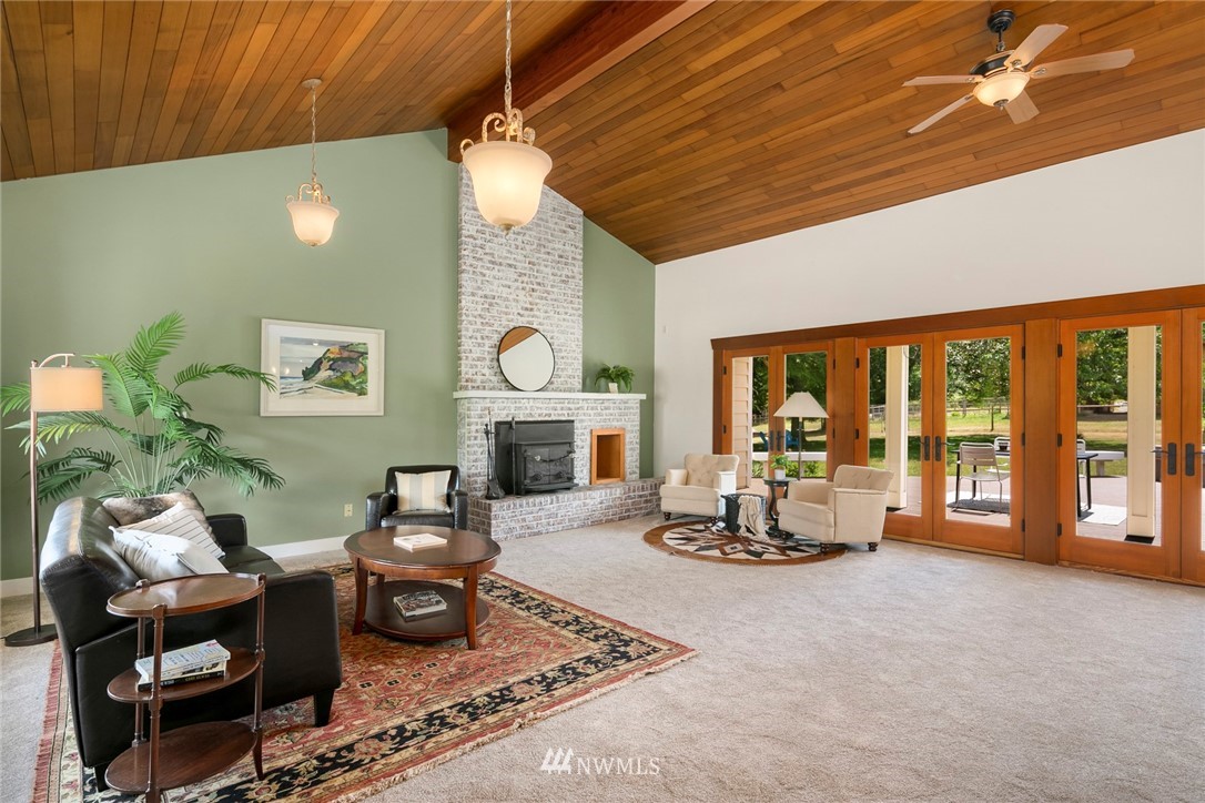 5527 Southwest Point Robinson Road Vashon, WA 98070 - Photo 5 of 39 Gallery Image 5