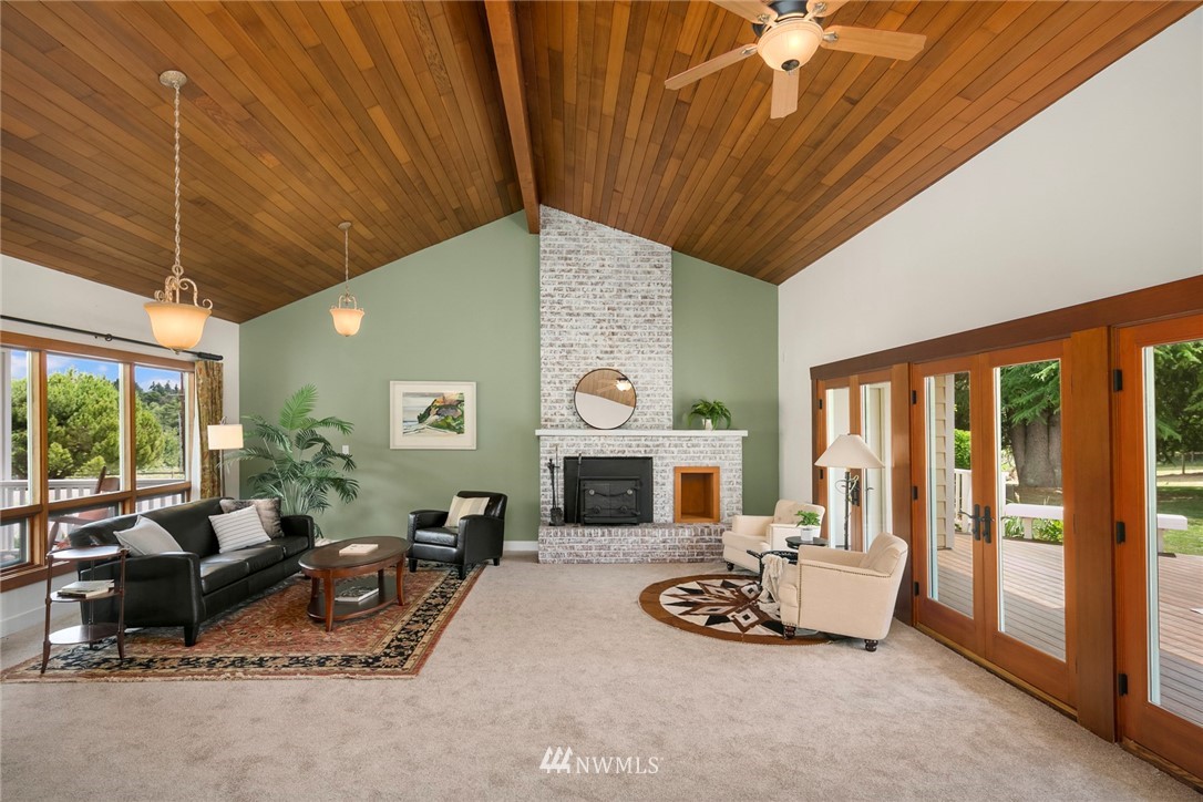 5527 Southwest Point Robinson Road Vashon, WA 98070 - Photo 6 of 39 Gallery Image 6