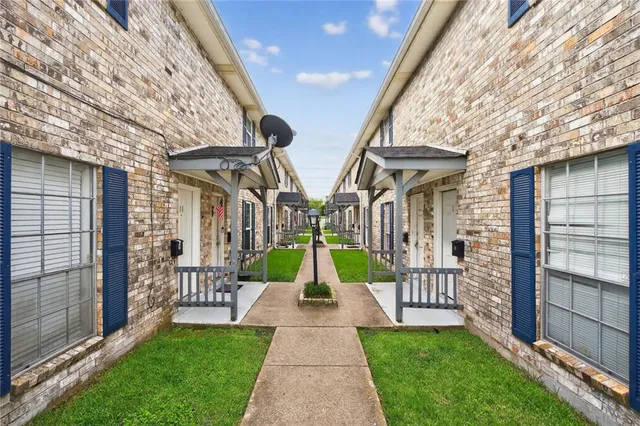 $1,300 | 1628 Vintage Drive, Unit 11, Kenner, LA 70065