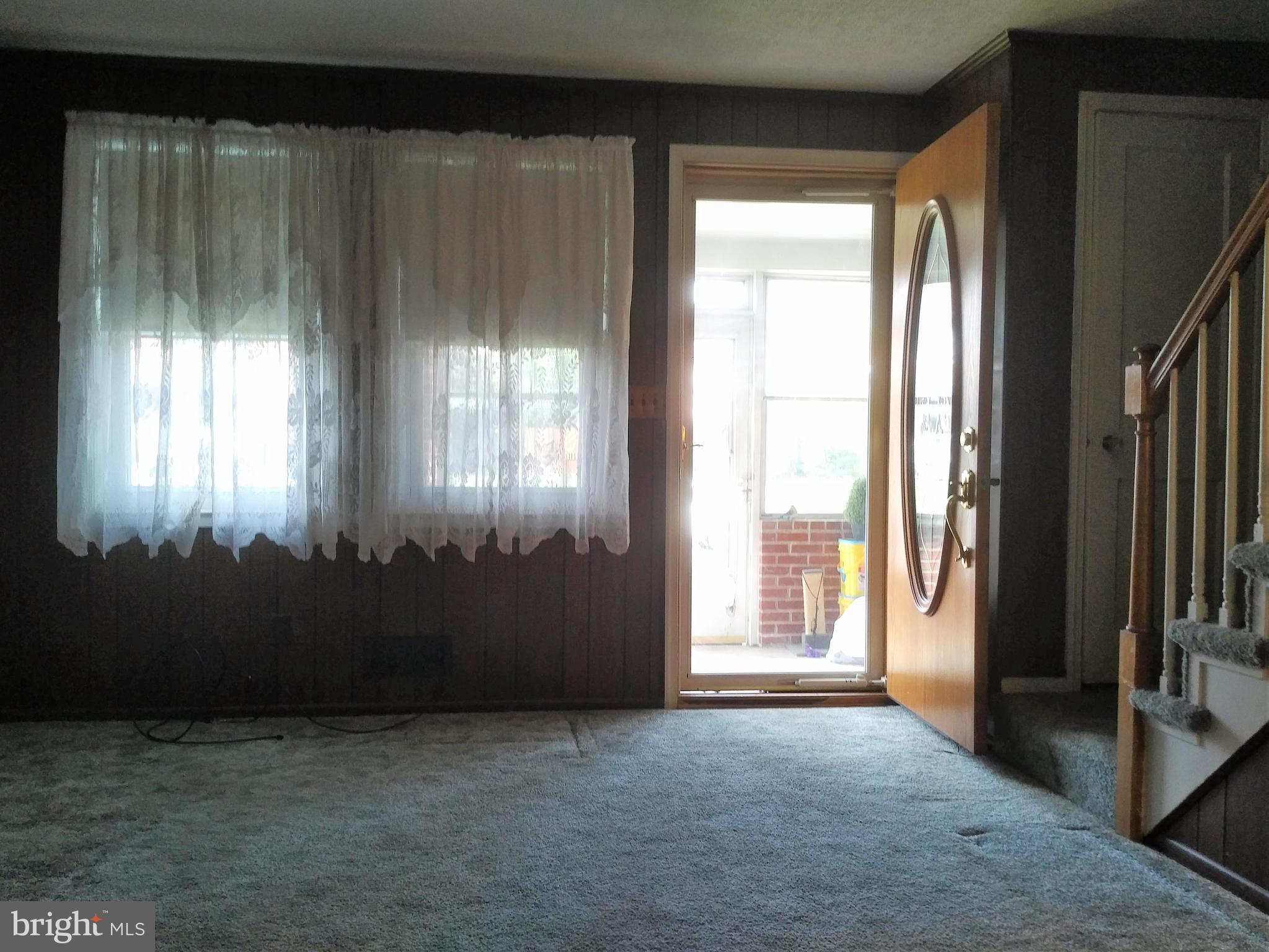 6909 Broening Road Baltimore, MD 21222 - Photo 6 of 13 Spacious living room