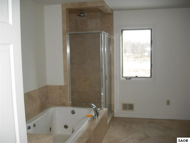 1100 Crooked Lake Road Fenton, MI 48430 - Photo 6 of 9 46530-5.JPG