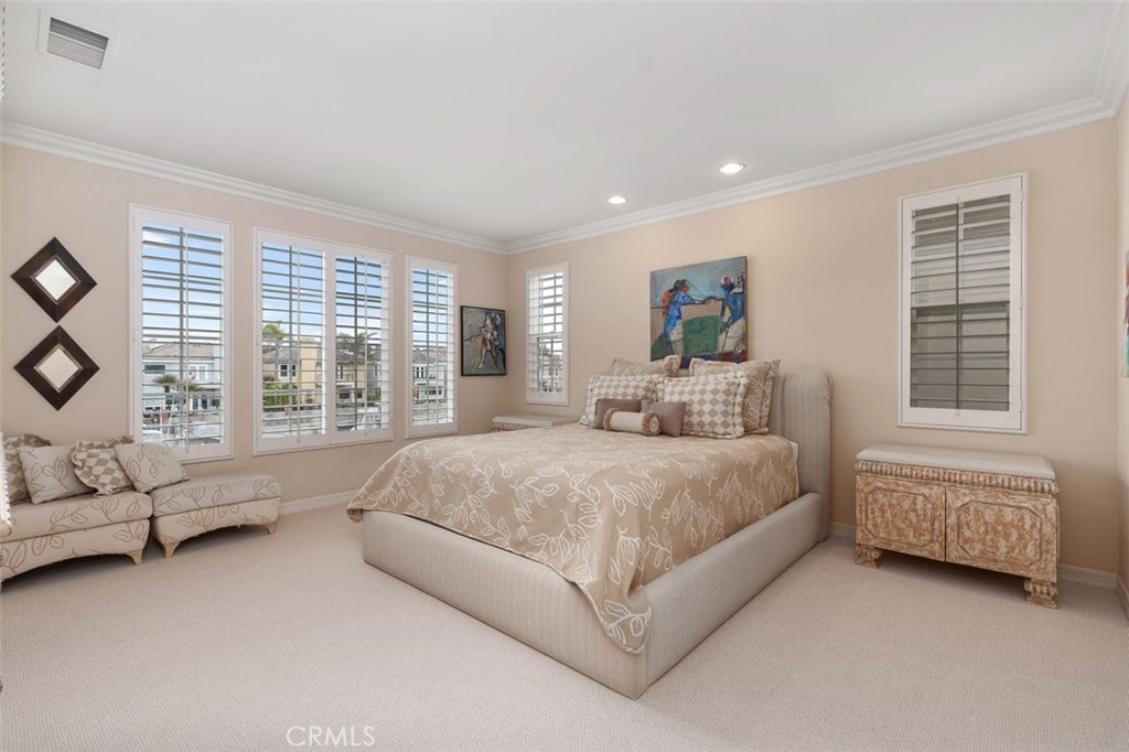 354 Salta Verde Point Long Beach, CA 90803 - Photo 12 of 33 a spacious bedroom with a bed a couch and a large window
