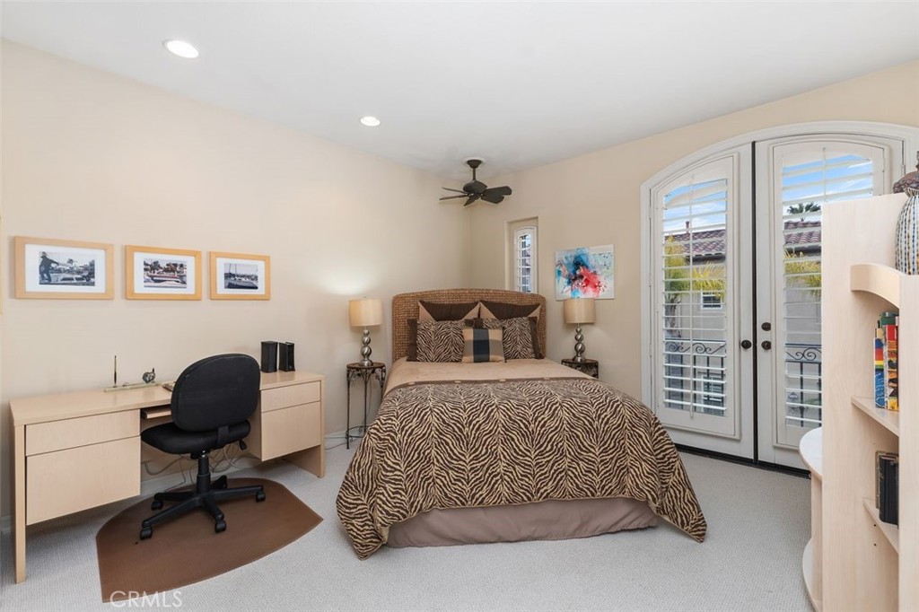 354 Salta Verde Point Long Beach, CA 90803 - Photo 18 of 33 a bedroom with a bed and a chair