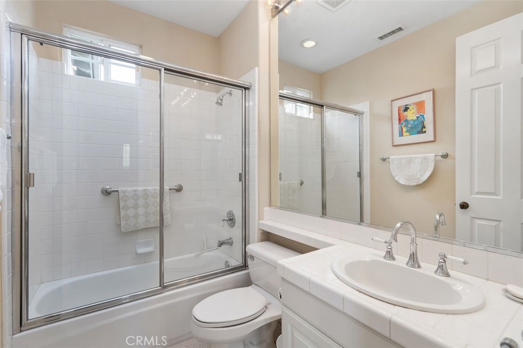 354 Salta Verde Point Long Beach, CA 90803 - Photo 19 of 33 a bathroom with a sink a toilet and shower
