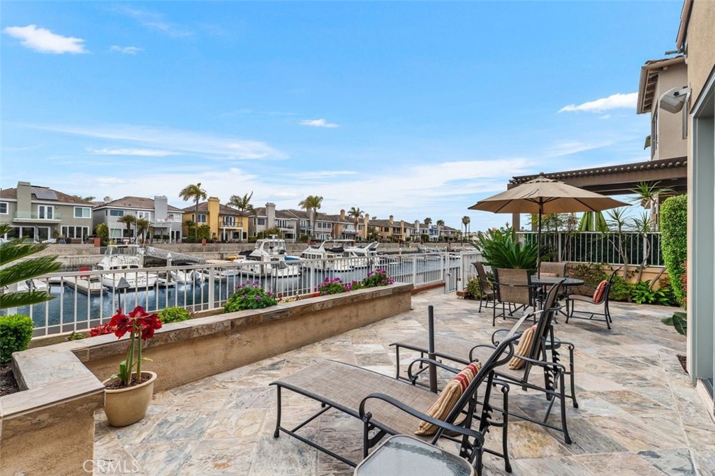 354 Salta Verde Point Long Beach, CA 90803 - Photo 22 of 33 a view of a terrace with sitting area