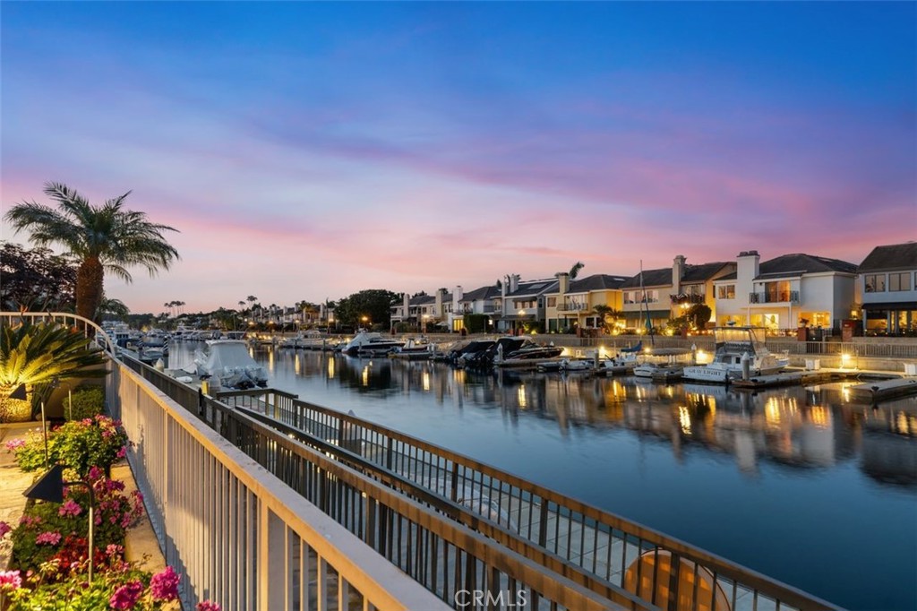 354 Salta Verde Point Long Beach, CA 90803 - Photo 25 of 33 a view of swimming pool from a balcony