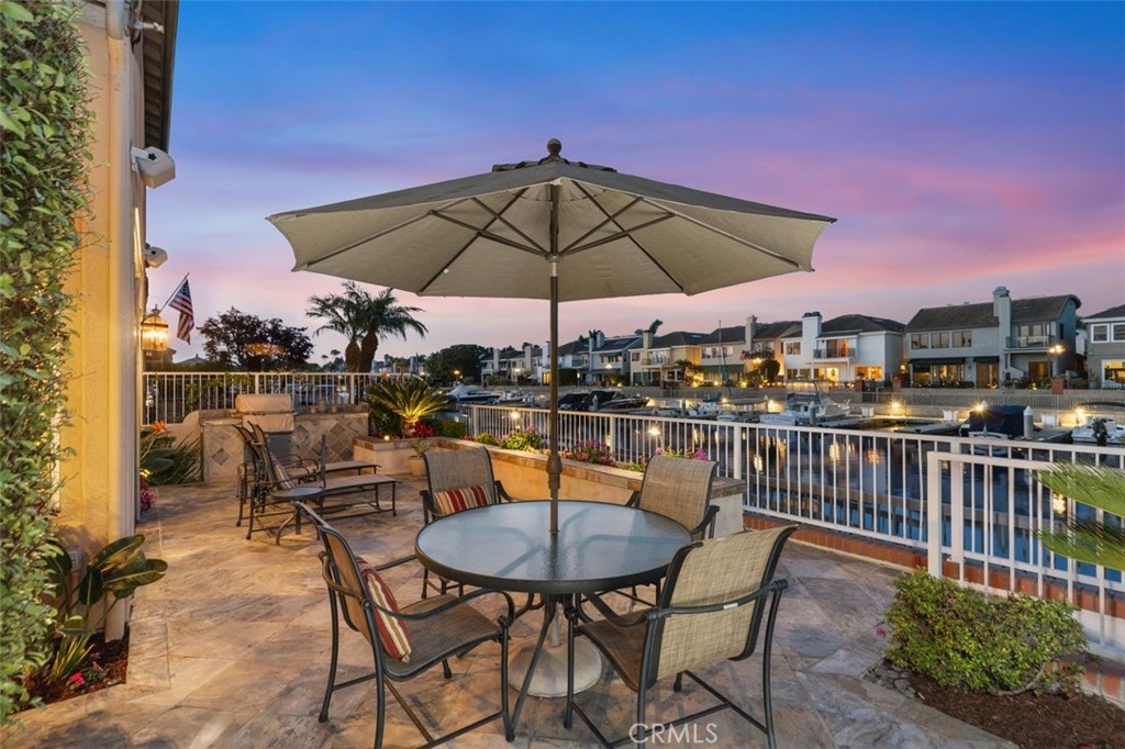 354 Salta Verde Point Long Beach, CA 90803 - Photo 28 of 33 a view of a roof deck with table and chairs under an umbrella