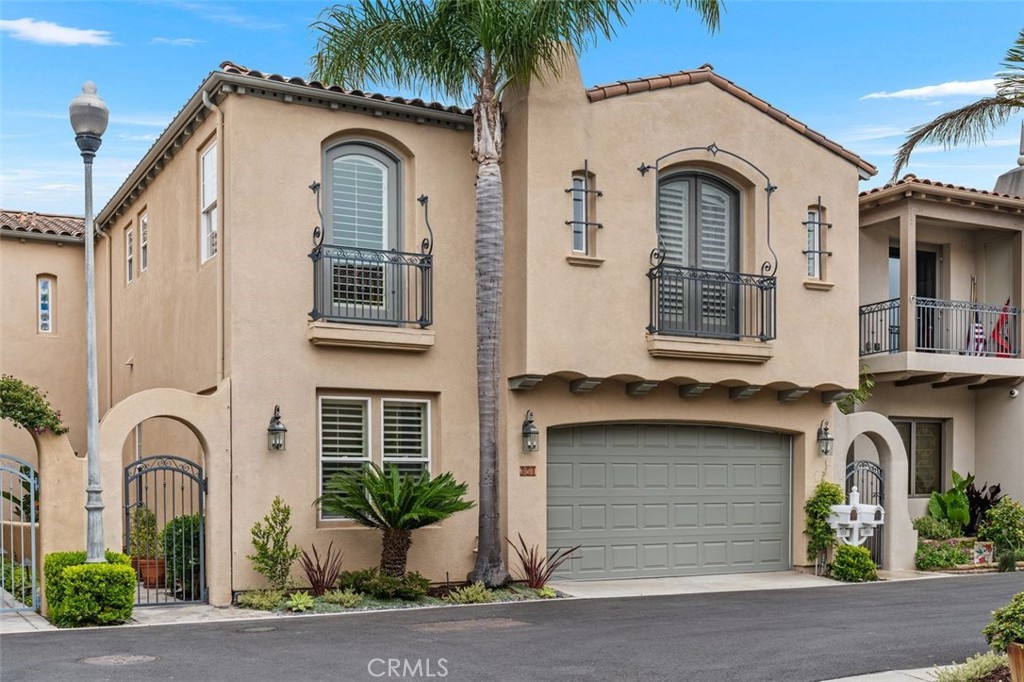 354 Salta Verde Point Long Beach, CA 90803 - Photo 3 of 33 a front view of a house