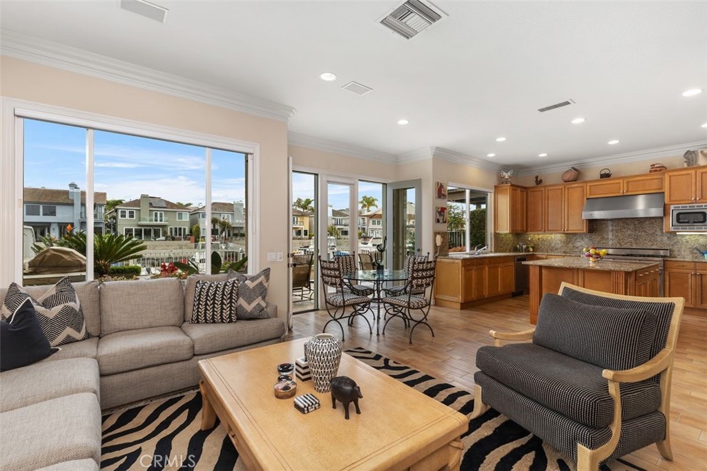 354 Salta Verde Point Long Beach, CA 90803 - Photo 5 of 33 a living room with furniture and a large window