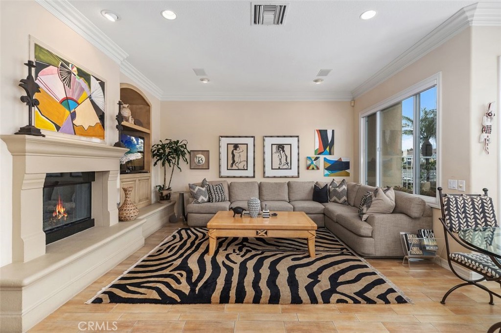 354 Salta Verde Point Long Beach, CA 90803 - Photo 6 of 33 a living room with furniture and a fireplace