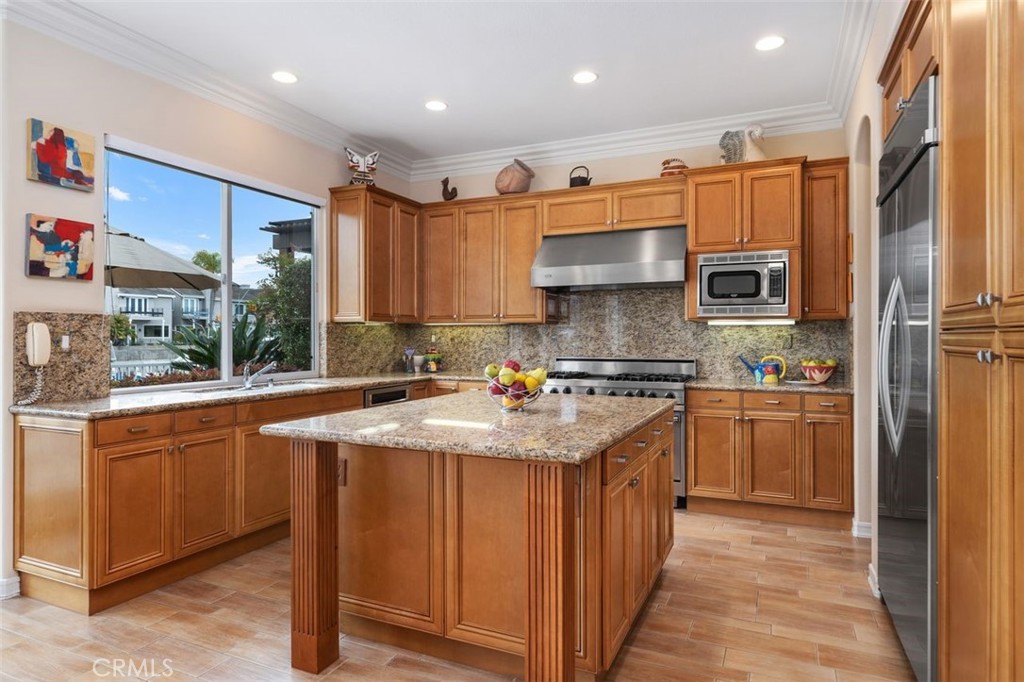 354 Salta Verde Point Long Beach, CA 90803 - Photo 8 of 33 a kitchen with stainless steel appliances granite countertop a sink and cabinets