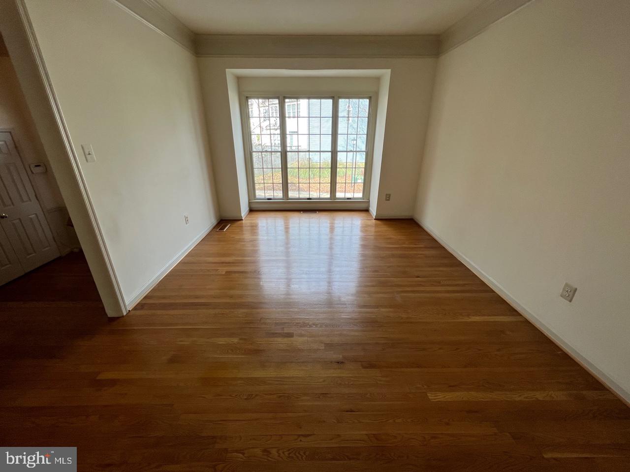 17911 Dumfries Circle Olney, MD 20832 - Photo 13 of 29 Living Room