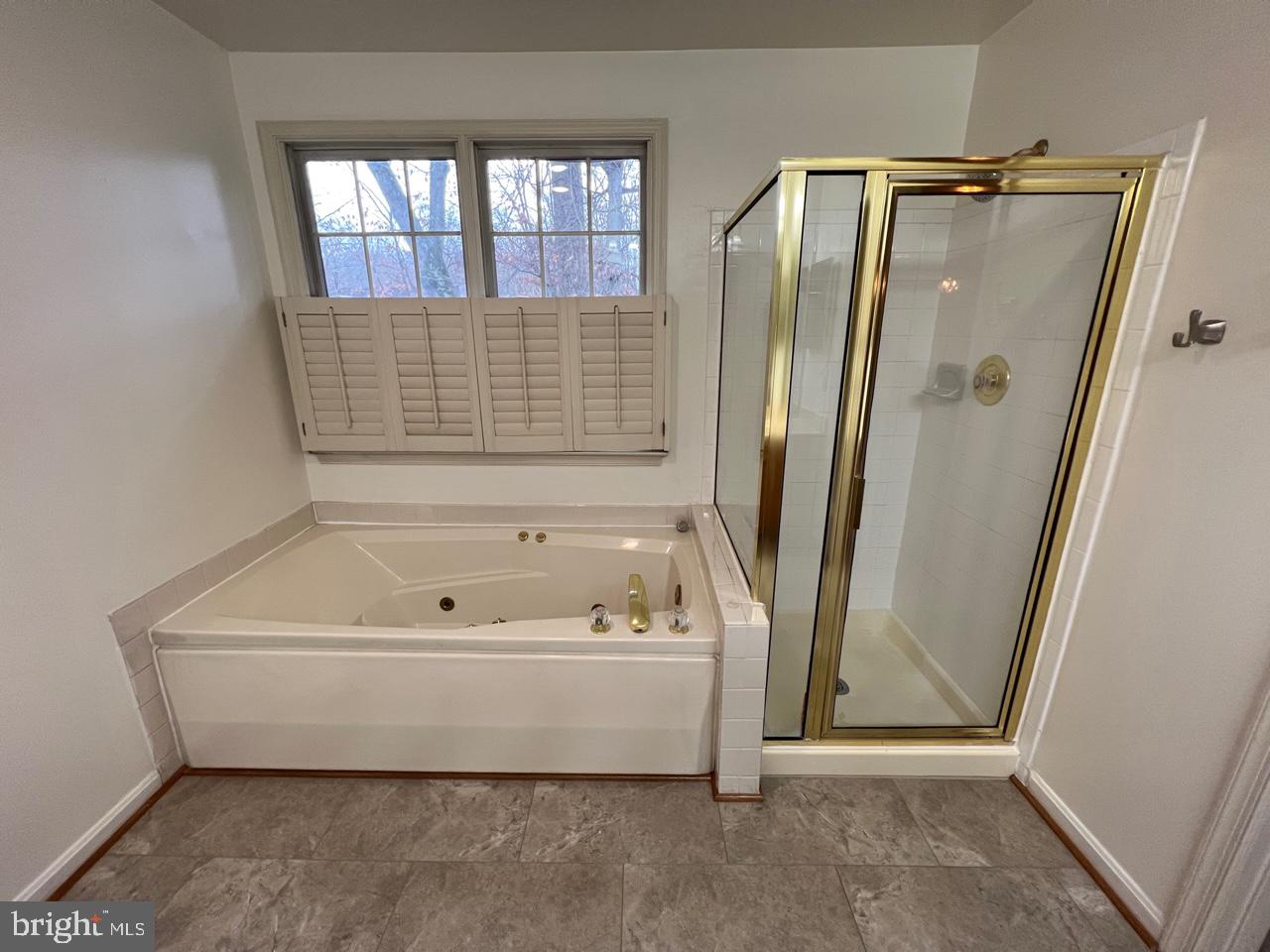 17911 Dumfries Circle Olney, MD 20832 - Photo 22 of 29 Master Bathroom