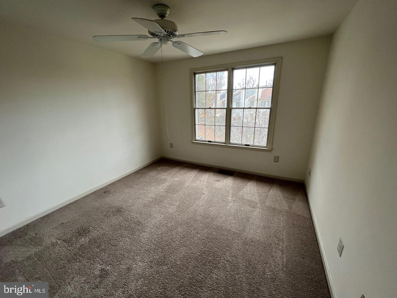 17911 Dumfries Circle Olney, MD 20832 - Photo 25 of 29 3rd Bedroom