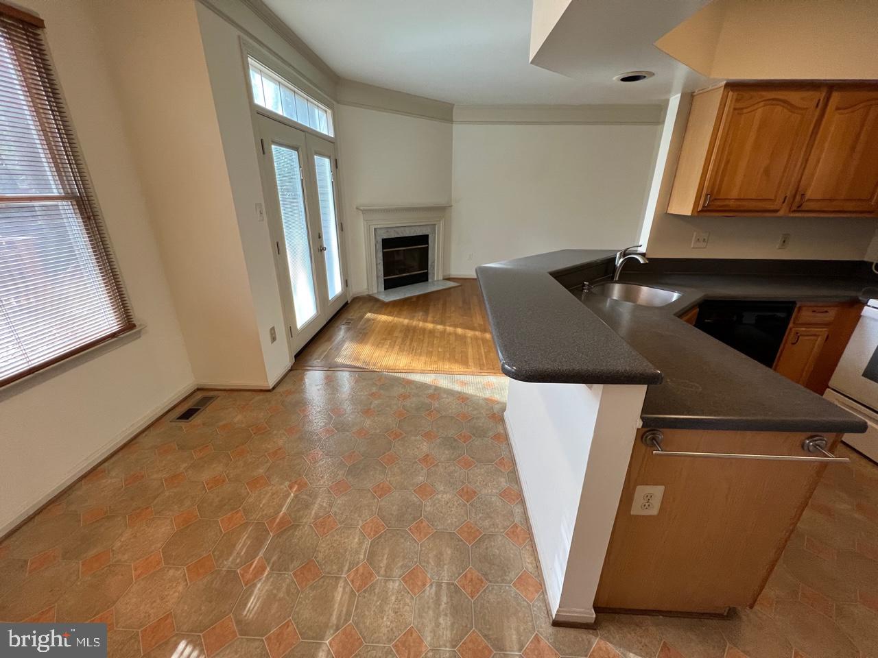 17911 Dumfries Circle Olney, MD 20832 - Photo 7 of 29 Eat In Kitchen