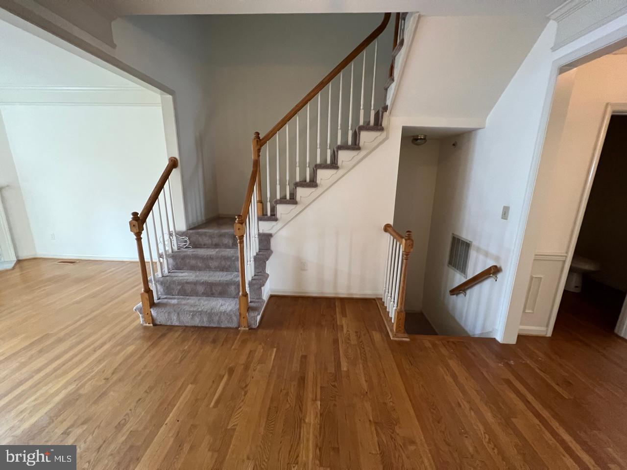 17911 Dumfries Circle Olney, MD 20832 - Photo 9 of 29 Interior Main Level