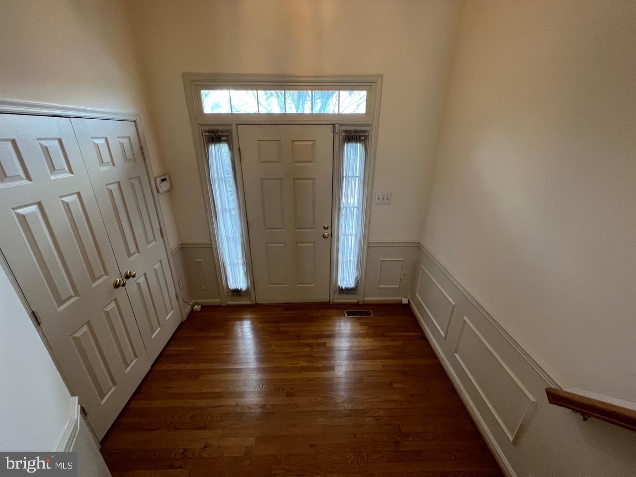 17911 Dumfries Circle Olney, MD 20832 - Photo 10 of 29 Foyer