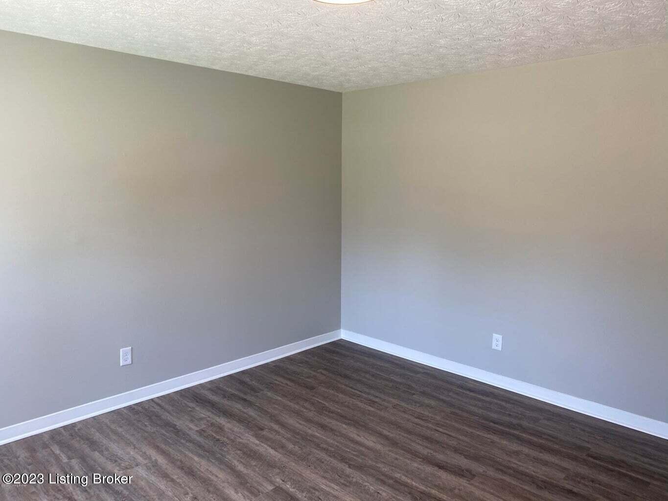 643 Emily Road Louisville, KY 40206 - Photo 3 of 13 Living Room