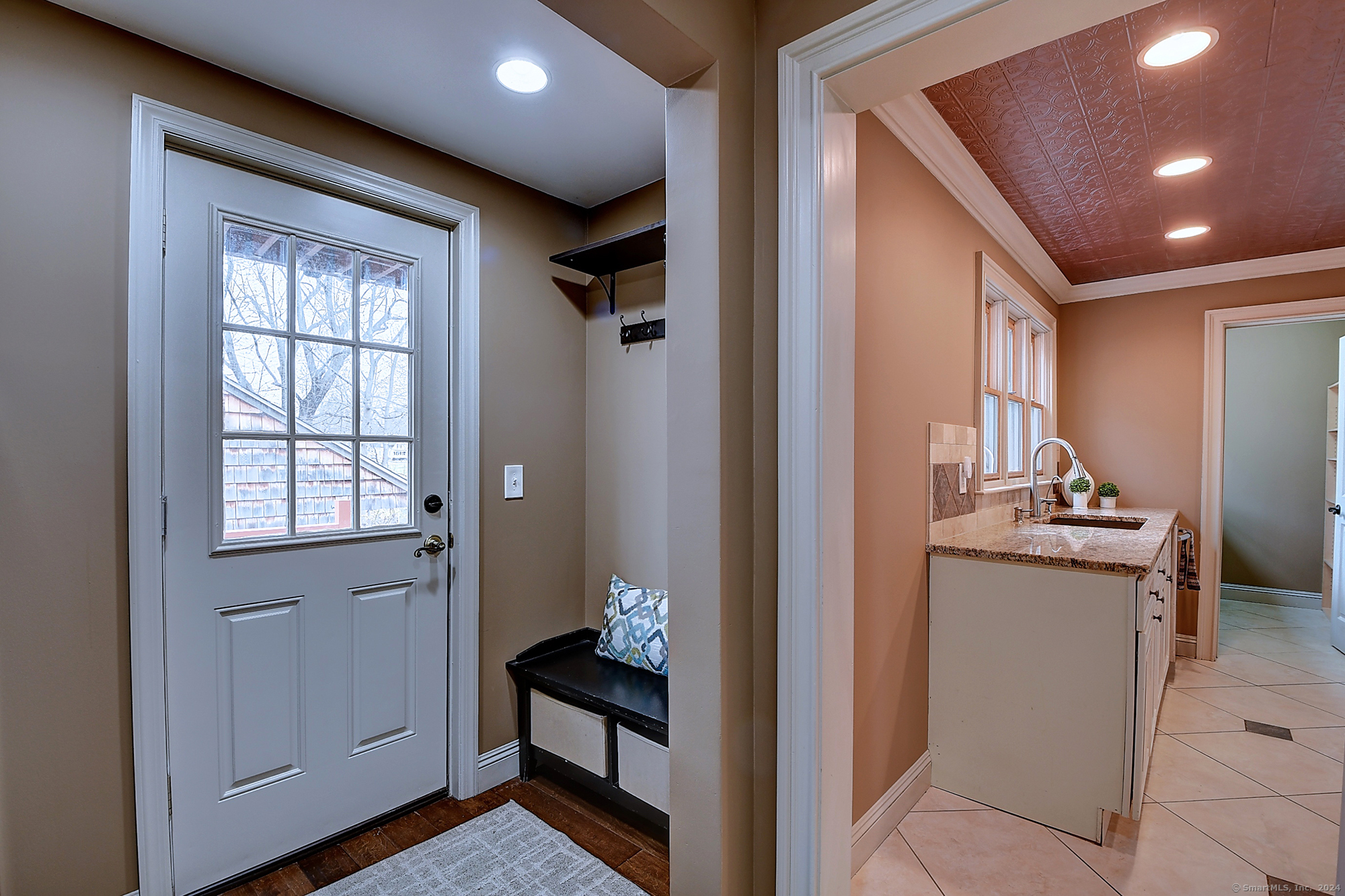 186 Raymond Road West Hartford, CT 06107 - Photo 11 of 39