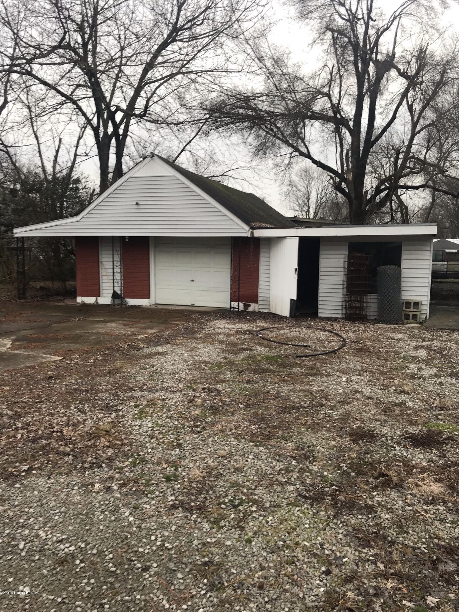 4432 Dover Road Louisville, KY 40216 - Photo 3 of 15 32F90909-A845-41AC-A4CA-1C8312A5E8CC