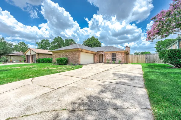 $2,025 | 1922 Arcadia Drive, Sugar Land, TX 77498