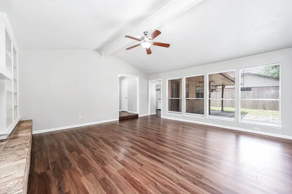 $2,025 | 1922 Arcadia Drive, Sugar Land, TX 77498