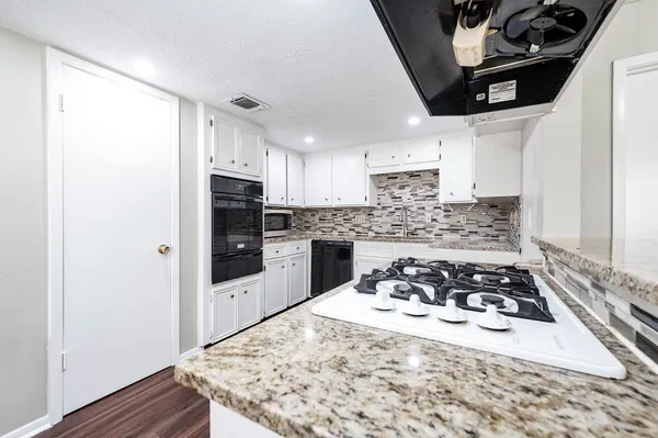 $2,025 | 1922 Arcadia Drive, Sugar Land, TX 77498