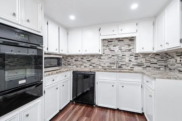 $2,025 | 1922 Arcadia Drive, Sugar Land, TX 77498