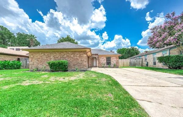 $2,000 | 1922 Arcadia Drive, Sugar Land, TX 77498